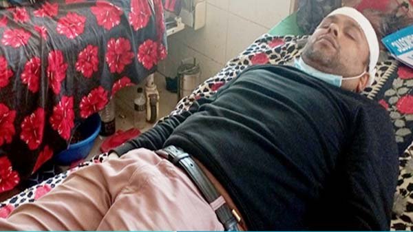 চেয়ারম্যান প্রার্থীকে কোপালেন সাবেক মেম্বার