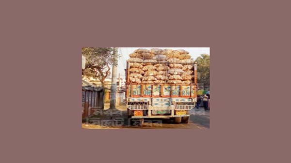 নিষেধাজ্ঞার পর ভারতীয় পেঁয়াজের প্রথম চালান এলো