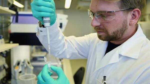 বৃটেনে কোভিড আক্রান্তদের জীবন রক্ষাকারী আরো দুটি ওষুধ আবিষ্কার