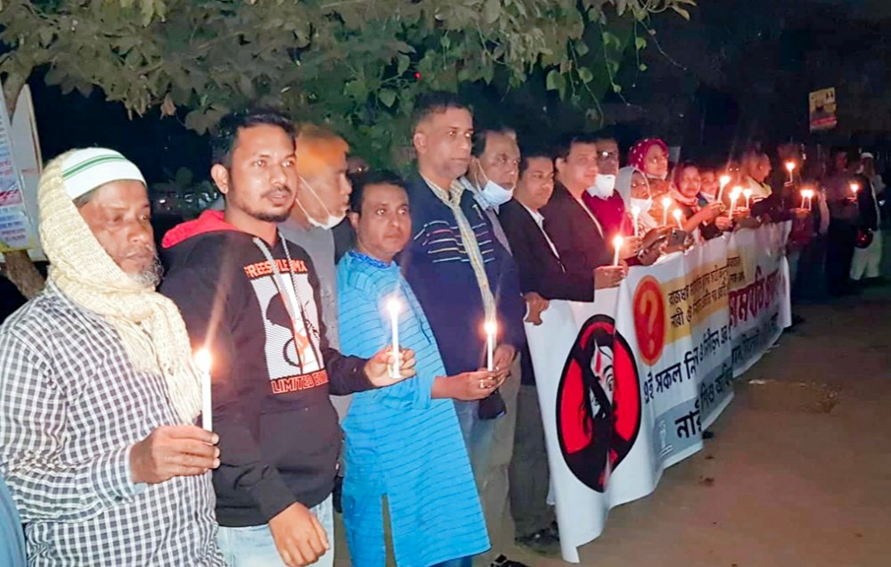 দেশব্যাপী নারী ও শিশু নির্যাতনের প্রতিবাদে সিলেটে নারী ও শিশু অধিকার ফোরামের মোমবাতি প্রজ্জ্বলন
