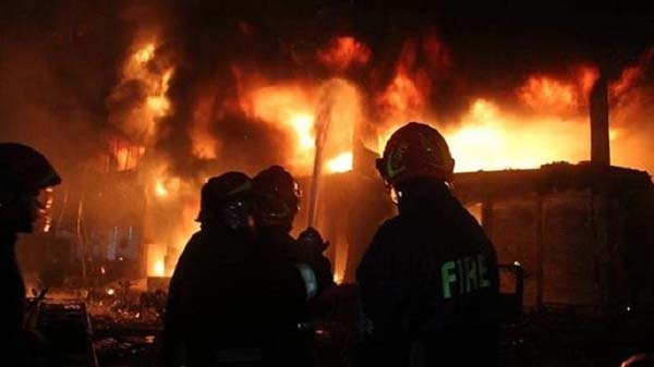 নগরের উপশহরে বাংলাদেশ ব্যাংকের স্টাফ বাসে আগুন