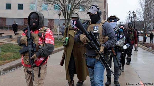 সমর্থকদের সশস্ত্র মহড়া, ট্রাম্পের সামরিক কায়দায় বিদায় সংবর্ধনার অনুরোধ প্রত্যাখ্যান পেন্টাগনের