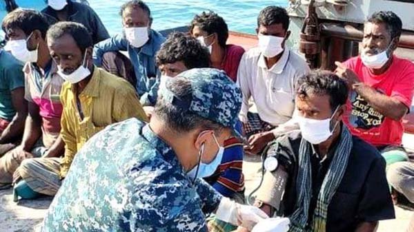 ২২ দিন সাগরে আটকা পড়া ১৮ জেলে উদ্ধার