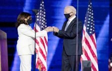 গণতন্ত্র আটকাতে পারেনি আমেরিকায়