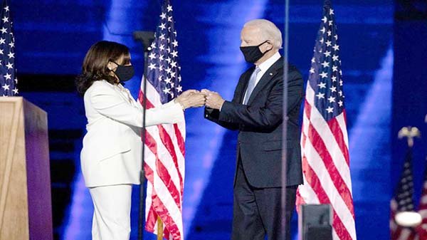 গণতন্ত্র আটকাতে পারেনি আমেরিকায়