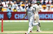 মায়ের ফোন বদলে দেয় সিরাজকে