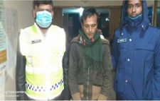 গোলাপগঞ্জে শ্বশুর বাড়ি থেকে ইয়াবা ব্যবসায়ী আটক