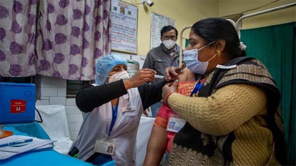 টিকা নেয়ার পর ভারতে মৃত্যু বেড়ে ৩