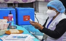 ভ্যাকসিন নেওয়ার পরই সংজ্ঞা হারালেন নার্স