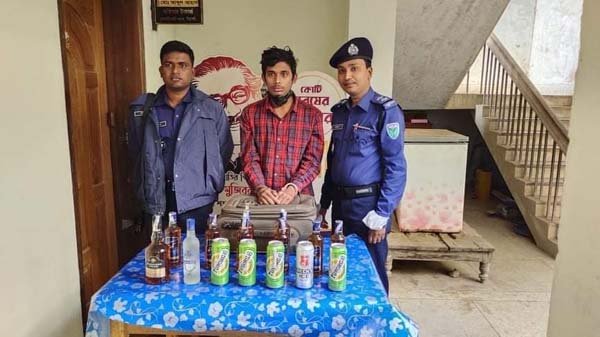 গোয়াইনঘাটে ভারতীয় মদসহ যুবক আটক
