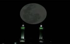 কাবার উপর পূর্ণ চাঁদের বিরল দৃশ্য