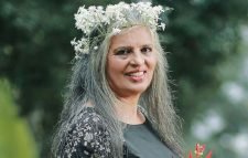 রজনী চ্যান্ডি: ৬৯ বছর বয়সী আবেদনময়ী যুবতী