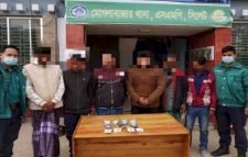 জালালপুর থেকে ৬ জুয়াড়ি গ্রেফতার