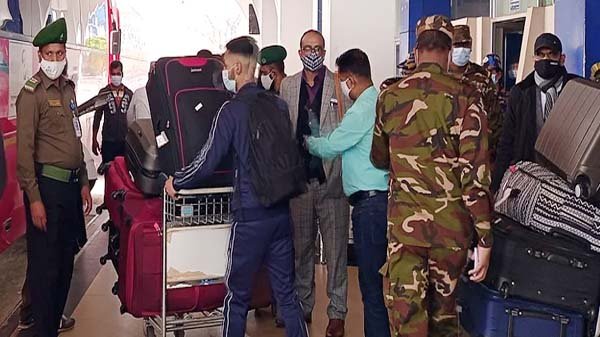 লন্ডন থেকে সিলেট এলেন আরও ১৫২ যাত্রী