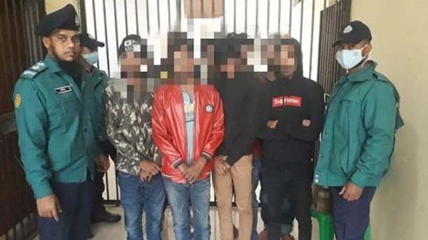 শাহী ঈদগাহ থেকে ৯ ছিনতাইকারী আটক