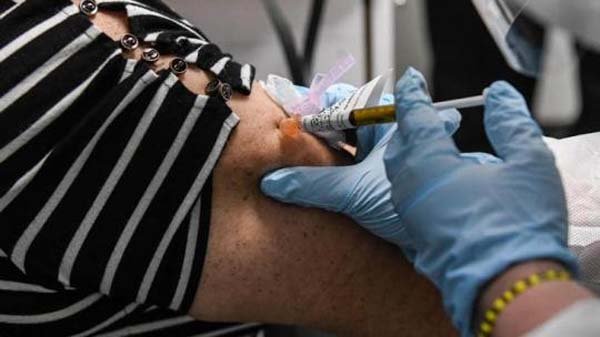 সোমবার টিকা নিয়েছেন দুই লাখ ২৫২৮০ জন