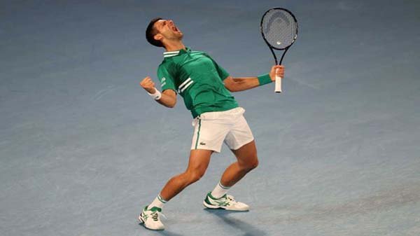 চোট নিয়েই শেষ ষোলোয় জকোভিচ