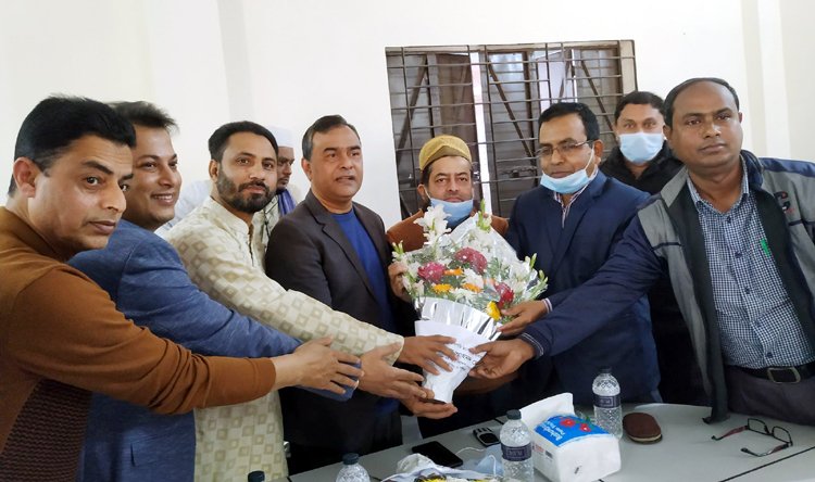 নগরীর শাহজালাল উপশহর হাইস্কুলের এডহক কমিটি সভাপতিকে অভিনন্দন