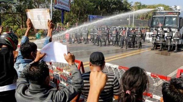 মিয়ানমারে জান্তাবিরোধী বিক্ষোভে পুলিশের গুলি, নিহত ২