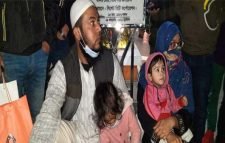 নগরীতে হেলমেট নিয়ে গেলেন মেয়র, সড়কেই অবস্থান!