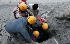 অবশেষে আটকে পড়া শ্রমিকদের কাছাকাছি উদ্ধারকারী দল