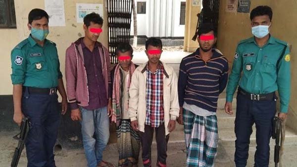 কদমতলী থেকে ৪ জুয়াড়ি গ্রেফতার