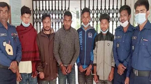 ফেসবুকে ভিডিও ভাইরাল, ভুয়া পুলিশসহ গ্রেফতার ৫