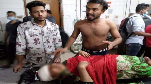 রাজধানীতে বাসায় ঢুকে মা-মেয়েসহ তিনজনকে কুপিয়ে জখম