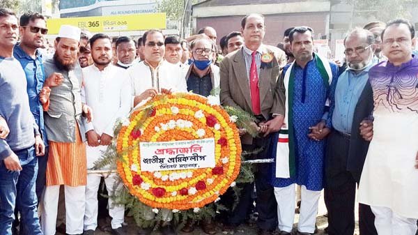 আন্তর্জাতিক মাতৃভাষা দিবসে মহানগর শ্রমিকলীগের শ্রদ্ধা নিবেদন