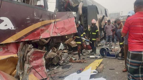 রশিদপুরে এনা-লন্ডন এক্সপ্রেসের মুখোমুখি সংঘর্ষ : আহত অর্ধশতাধিক, নিহত ১১