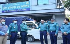 নতুন গাড়ি পেল এয়ারপোর্ট থানা ও বন্দরবাজার ফাঁড়ি
