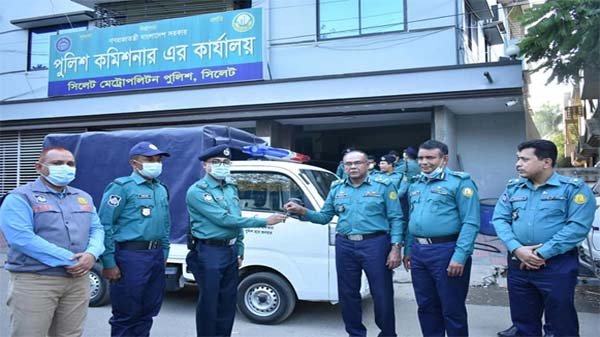 নতুন গাড়ি পেল এয়ারপোর্ট থানা ও বন্দরবাজার ফাঁড়ি