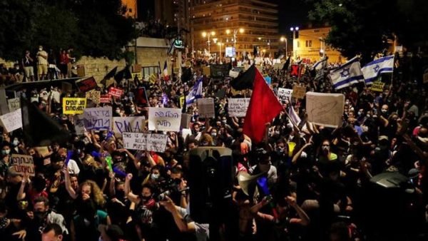 ইসরায়েলের প্রধানমন্ত্রীর পদত্যাগের দাবিতে বিক্ষোভ