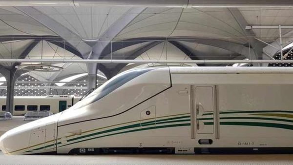 মক্কা থেকে সোনার মদিনায় যেতে সময় লাগবে মাত্র ৯০ মিনিট