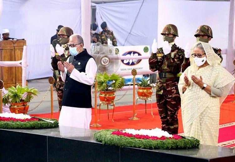 বঙ্গবন্ধুর প্রতিকৃতিতে রাষ্ট্রপতি ও প্রধানমন্ত্রীর শ্রদ্ধা
