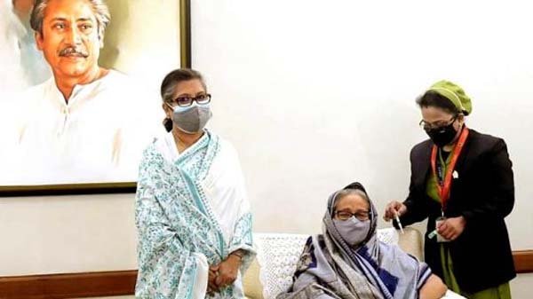 করোনাভাইরাসের টিকা নিলেন প্রধানমন্ত্রী