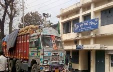 হিলি স্থলবন্দরে ১১শ মেট্রিক টন পেঁয়াজ আমদানি