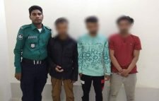 সিলেটশিবগঞ্জে অটোরিকশা নিয়ে ওৎ পেতেছিলো ৩ ছিনতাইকারী