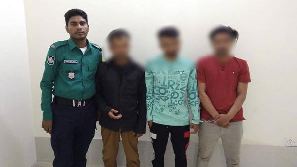 সিলেটশিবগঞ্জে অটোরিকশা নিয়ে ওৎ পেতেছিলো ৩ ছিনতাইকারী