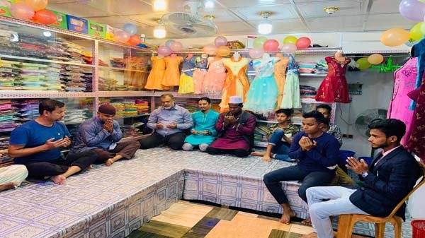 লালাবাজারে শুভ উদ্ভোধন হল নুর এন্ড সন্স ক্লথ ষ্টোর