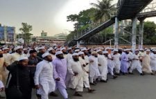 ঢাকায় মুসল্লিদের বিক্ষোভে পুলিশি হামলা, সিলেটে জমিয়তের প্রতিবাদ মিছিল