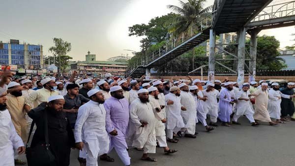 ঢাকায় মুসল্লিদের বিক্ষোভে পুলিশি হামলা, সিলেটে জমিয়তের প্রতিবাদ মিছিল