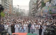 নয়াপল্টনে মওদুদ আহমদের জানাজায় মানুষের ঢল