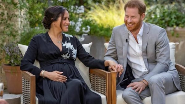 বর্ণবাদ নিয়ে মেগানের বক্তব্যে রানির উদ্বিগ্ন