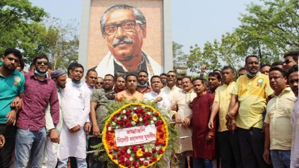 বঙ্গবন্ধুর প্রতিকৃতিতে সিলেট মহানগর যুবলীগের শ্রদ্ধা নিবেদন