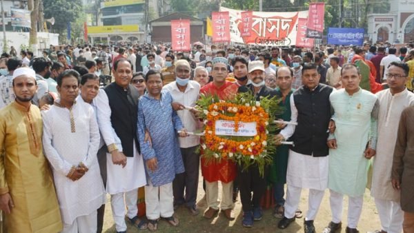 মহান স্বাধীনতা দিবসে সেক্টর কমান্ডারস ফোরাম মুক্তিযুদ্ধ-৭১ এর শ্রদ্ধাঞ্জলি