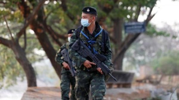 মিয়ানমারের সশস্ত্র বাহিনীকে চাল দিতে চায় না থাই সেনারা