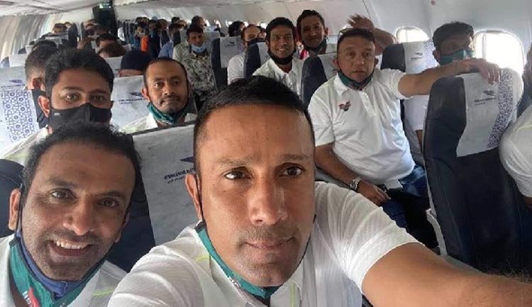 শূন্য হাতে ফিরছেন বাংলাদেশের লেজেন্ডরা