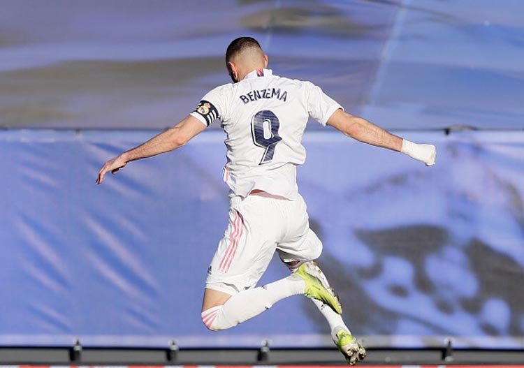 বেনজেমার জোড়া সাফল্যে জিদানের চওড়া হাসি