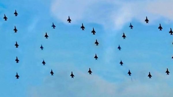 আজ দেশের আকাশে ৫৬ বিমানের মাধ্যমে ফুটে উঠবে ১০০